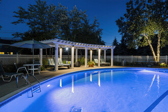 Huntington Parc Townhomes in Oak Park, MI - Foto de edificio - Building Photo