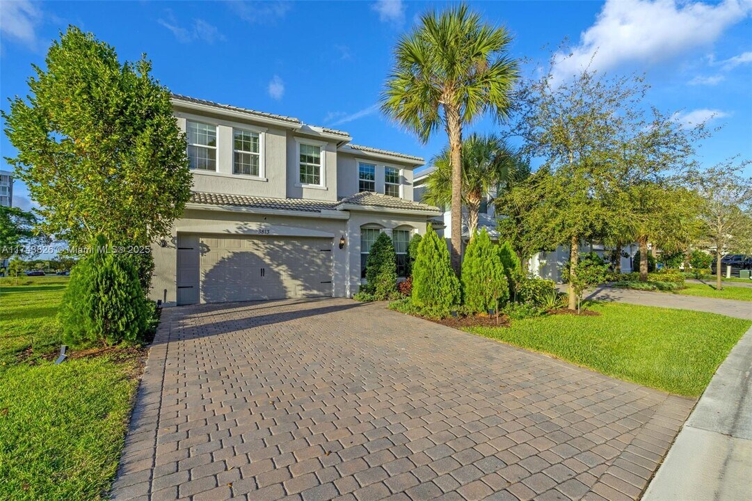 3814 Greenway Dr in Hollywood, FL - Building Photo