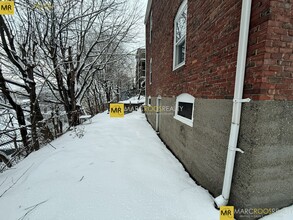 184 Gladstone St, Unit 1 in Boston, MA - Building Photo - Building Photo