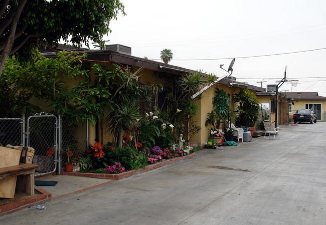 10421 S Freeman Ave in Inglewood, CA - Building Photo - Building Photo