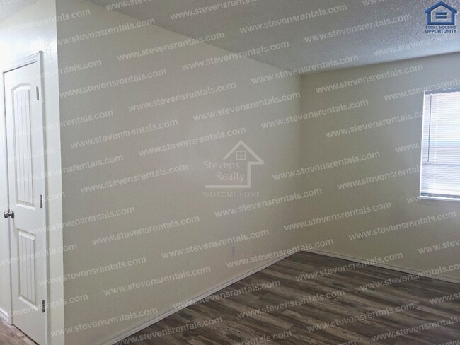 2111 NW Lindy Ave in Lawton, OK - Building Photo - Building Photo