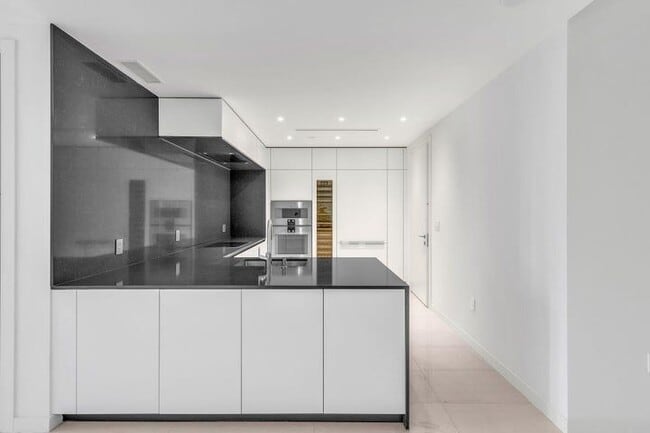300 Biscayne Blvd Way, Unit 1509 in Miami, FL - Building Photo - Building Photo