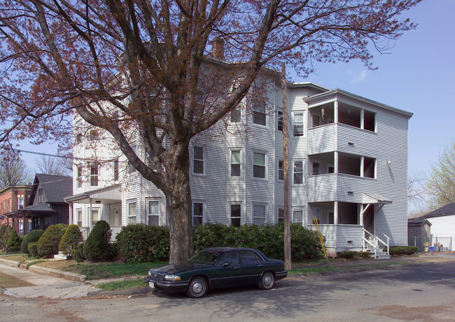 46 Rivers Ave in Chicopee, MA - Foto de edificio - Building Photo