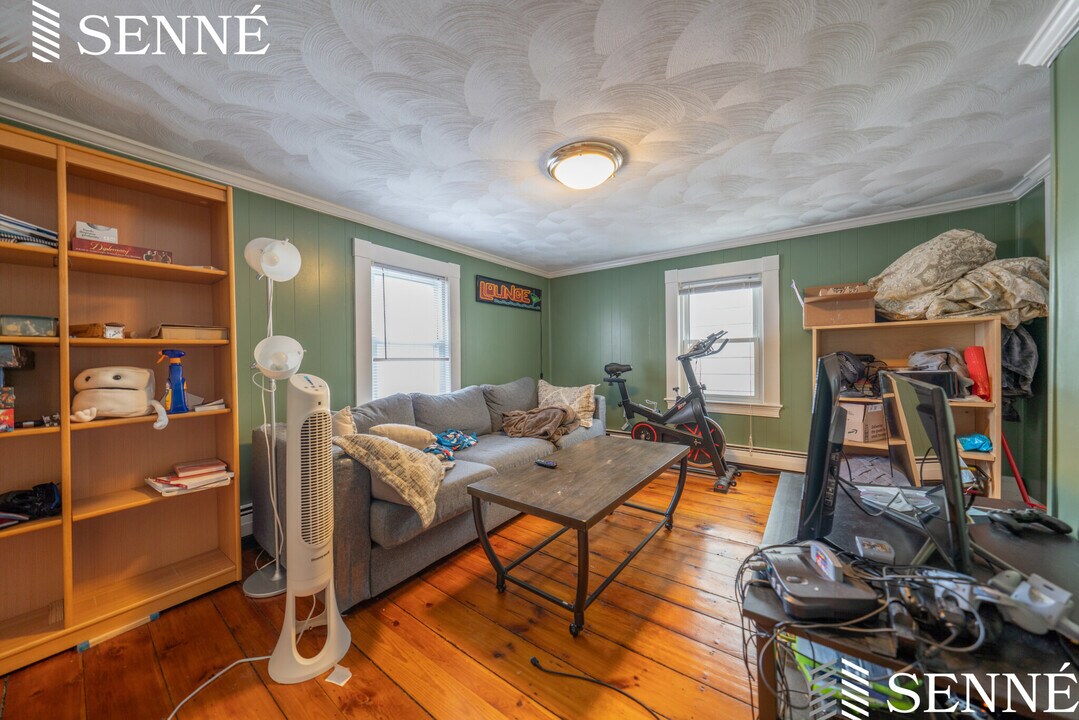 169R Elm St in Cambridge, MA - Building Photo