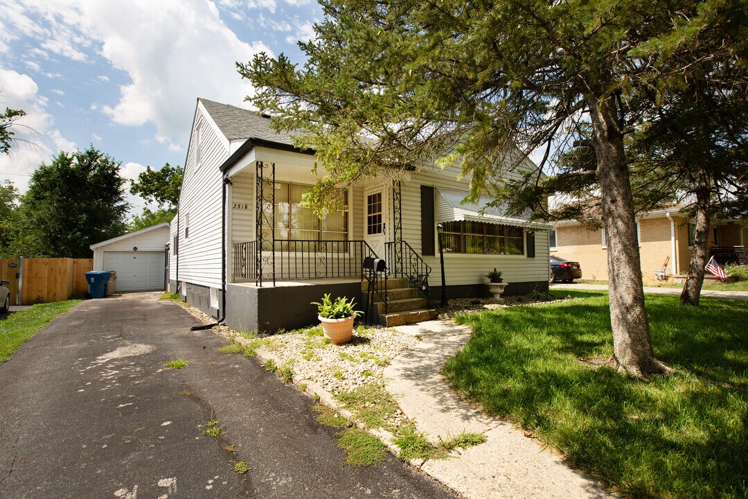 3516 Peoria St in Steger, IL - Building Photo