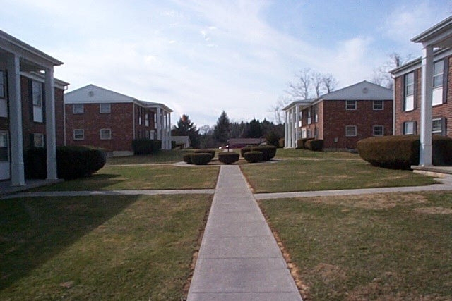 Low Gap Rd in Princeton, WV - Foto de edificio