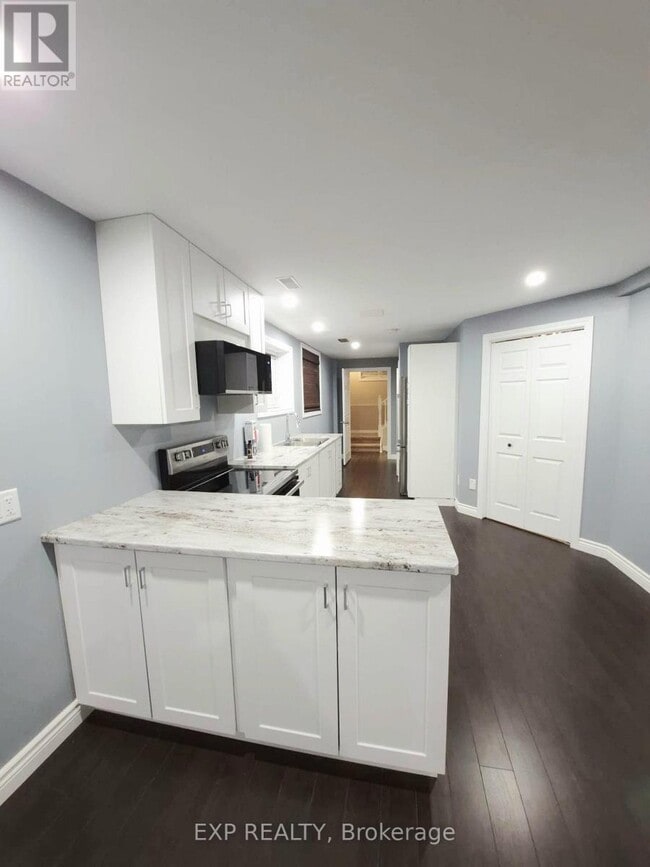 12 Vanier Dr in Welland, ON - Building Photo - Building Photo