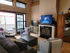 226 N Clinton St in Chicago, IL - Building Photo - Building Photo