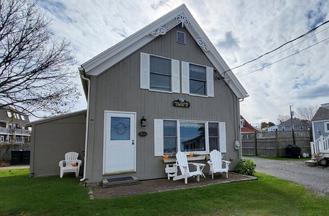 11 Ocean Ave in York, ME - Building Photo