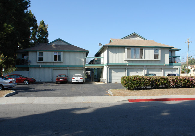 865 N Olive St in Ventura, CA - Foto de edificio - Building Photo