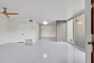 2521 N Whitewater Club Dr in Palm Springs, CA - Building Photo - Building Photo