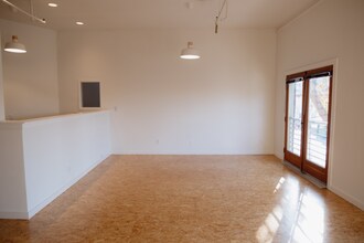 4920 Telegraph Ave in Oakland, CA - Foto de edificio - Building Photo