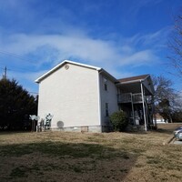 Redbud in Kirbyville, MO - Foto de edificio - Building Photo