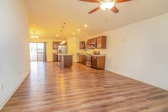 501 Cobblestone Way in Watertown, WI - Building Photo - Building Photo