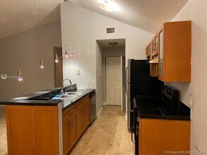 10421 SW 157th Pl-Unit -308 in Miami, FL - Foto de edificio - Building Photo