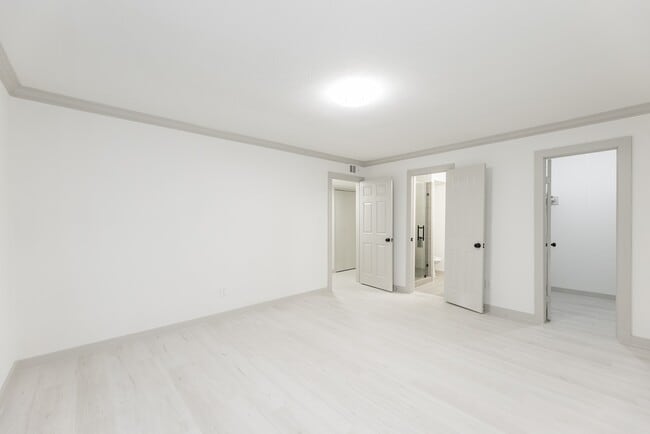 7115 Falling Waters Dr