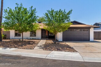 5323 W Seldon Ln in Glendale, AZ - Building Photo - Building Photo