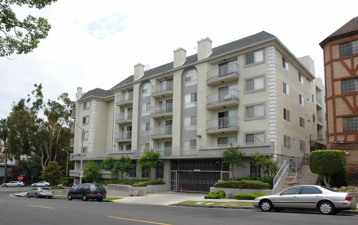 400 in Los Angeles, CA - Building Photo