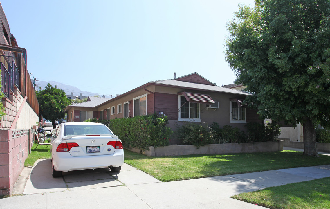 706-708 S 5th St in Burbank, CA - Foto de edificio