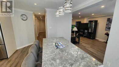 1331 Anton Square in Pickering, ON - Building Photo - Building Photo