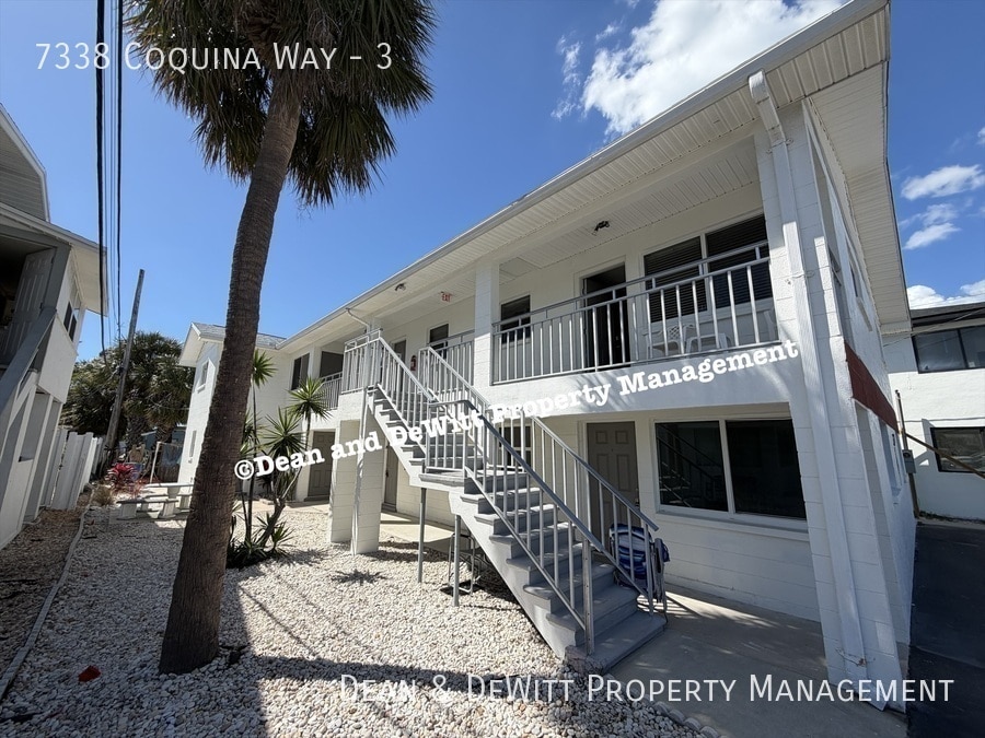 7338 Coquina Way in St Pete Beach, FL - Foto de edificio