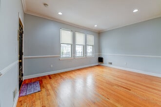 572 LIBERTY Ave in Jersey City, NJ - Building Photo - Building Photo