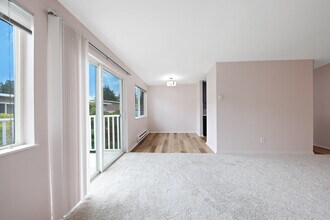 5710 122nd Ave SE, Unit 190 in Bellevue, WA - Building Photo - Building Photo