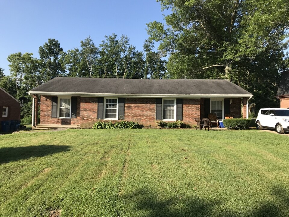 4 Seminole Dr in Shelbyville, KY - Building Photo