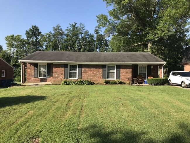 property at 4 Seminole Dr