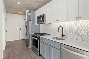 661 N Wells St in Chicago, IL - Building Photo