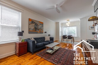 2833 N Spaulding Ave, Unit D1 in Chicago, IL - Foto de edificio - Building Photo