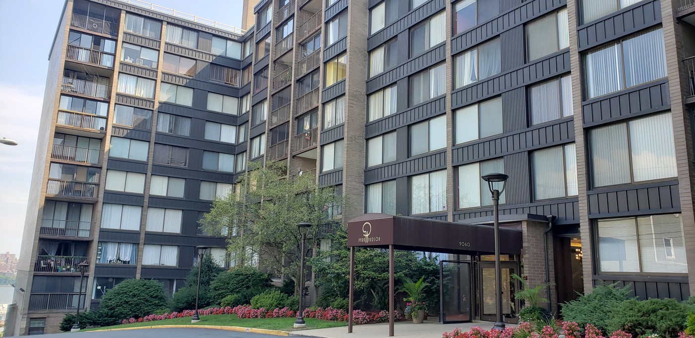9060 Palisade Ave in North Bergen, NJ - Building Photo