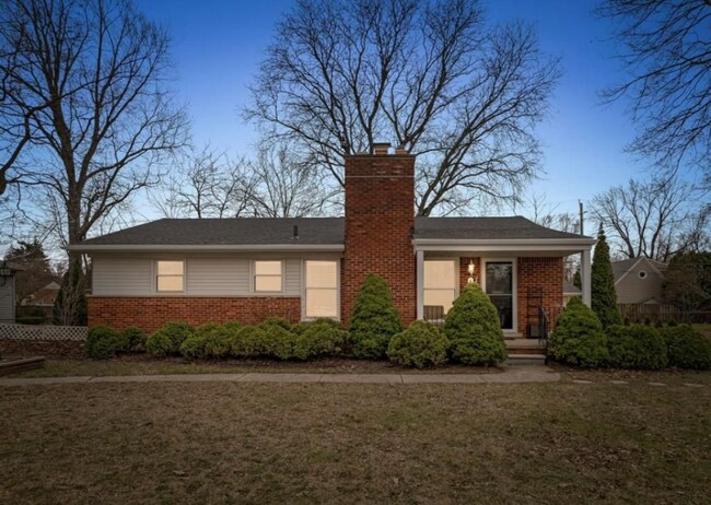 1602 E Maple Rd in Birmingham, MI - Building Photo - Building Photo