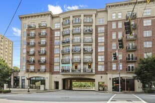 2277 Peachtree Rd NE in Atlanta, GA - Building Photo