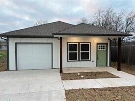 402 N Elliott Ave in Sherman, TX - Building Photo