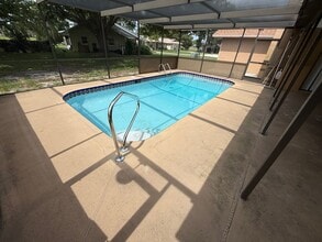 7446 Glasgow Rd in Weeki Wachee, FL - Building Photo - Building Photo