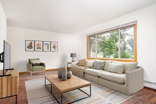 4301 Valley View Rd in Edina, MN - Building Photo