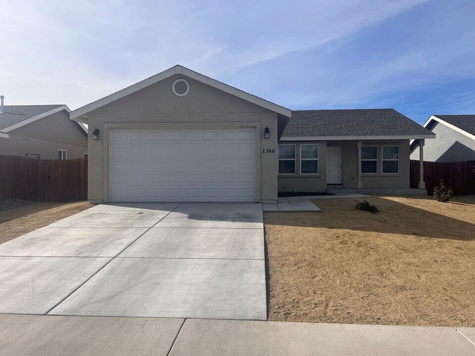 1366 Sherman St in Fallon, NV - Building Photo