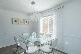 Parc Place Villas in Tampa, FL - Building Photo - Interior Photo
