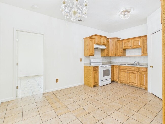 property at 745 N Aldredge St