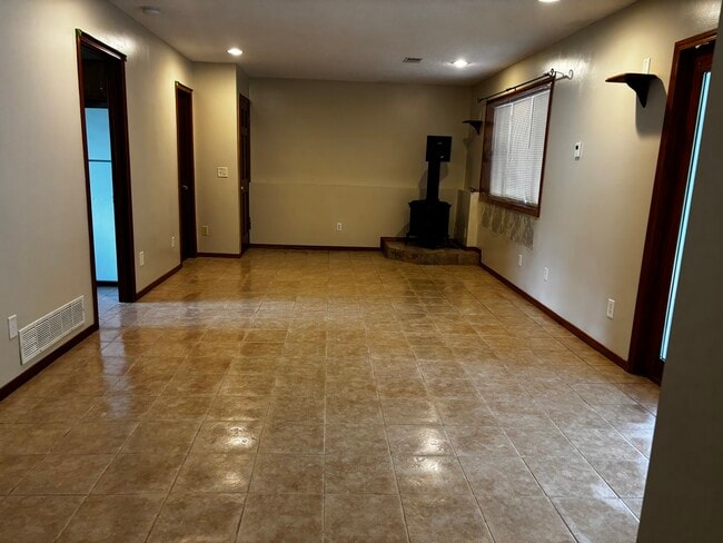 11331 W River Rd, Unit First Floor in Champlin, MN - Foto de edificio - Building Photo