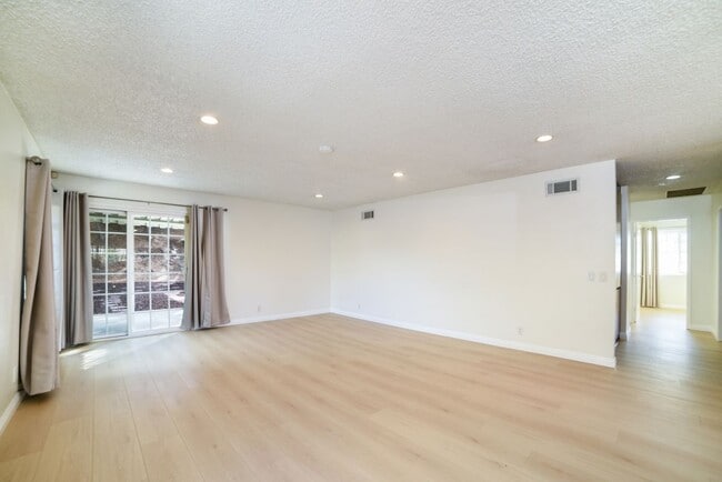 1728 W Phillips Dr in Pomona, CA - Building Photo - Building Photo