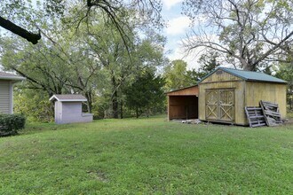 1791 Fruit Farm Rd in Hollister, MO - Building Photo - Building Photo