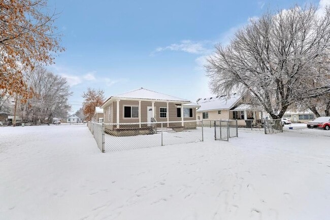 property at 910 Conant Ave