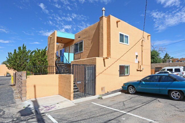 118 Columbia Dr SE in Albuquerque, NM - Building Photo - Building Photo