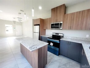 3815 Las Vistas Ln, Unit 5 in Mercedes, TX - Building Photo - Building Photo