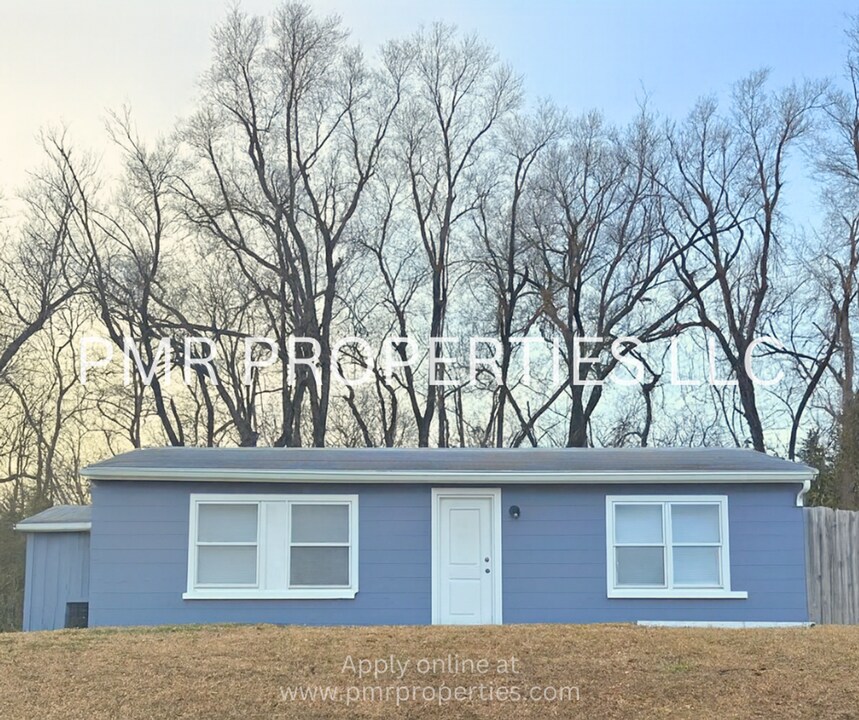 2406 N 3rd St in St. Joseph, MO - Building Photo