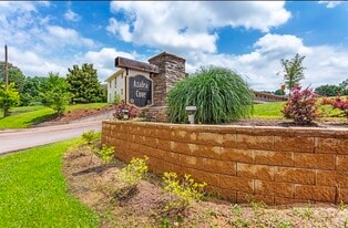 Azalea Cove in Vicksburg, MS - Building Photo