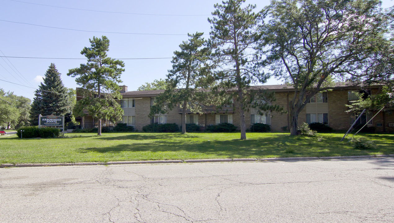 Arrowhead Pointe Apartments in Beloit, WI - Building Photo