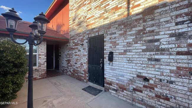 10529 Gran Cima Ln in El Paso, TX - Foto de edificio - Building Photo